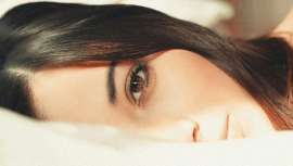 Después de las fiestas, la piel muestra los efectos de los excesos con signos como deshidratación, enrojecimiento y brotes. Los cuidados adecuados ayudan a restaurar su luminosidad y salud