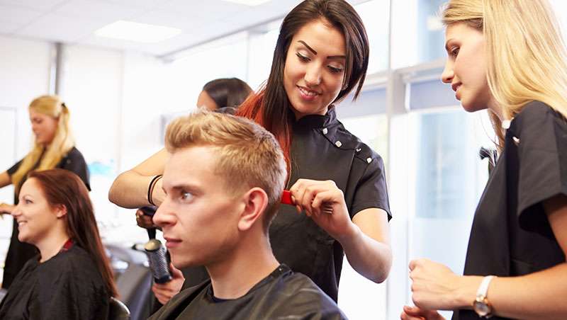 L'Oral Productos Profesionales consolida su apoyo a la formacin certificada de los peluqueros