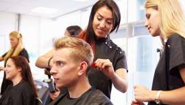 Lo hace a través de OMAT, primera y única entidad acreditada por ENAC para certificar la calidad de los servicios ofrecidos por salones y profesionales 