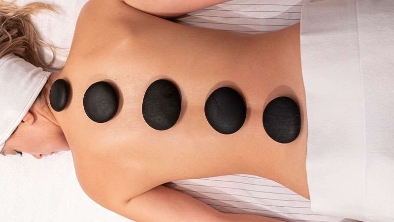 Masaje de Piedras Volcnicas: relajacin profunda y piel aterciopelada