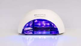 El Ultra PowerPro ofrece una solución inalámbrica y eficiente para el curado de geles Bio Sculpture. Con dos baterías recargables, garantiza hasta cuatro aplicaciones móviles sin interrupciones