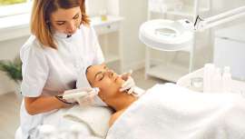 La Federación Nacional de Asociaciones de Estética (FANAE) responde a la SEME tras acusaciones sobre la falta de cualificación en centros de estética