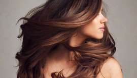 Los tonos marrones triunfan este año, aportando calidez y sofisticación a cada melena. Descubre cómo iluminar el cabello con reflejos castaños, avellana o canela