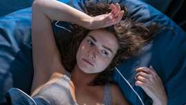 La falta de sueño afecta gravemente la piel, causando fatiga, estrés oxidativo y dificultando su regeneración. La Dra. María Penalba explica cómo combatirlo con tratamientos médico-estéticos avanzados