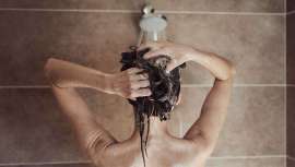 Productos como el aceite de coco, argán o romero, así como el aloe vera, el jugo de cebolla o el vinagre de manzana pueden tener múltiples beneficios, pero deben ser utilizados de forma correcta y complementaria a los tratamientos médicos