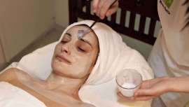 Pasos para realizar un nuevo tratamiento de ácido hialurónico que trabaja con los tres pesos moleculares, que protegen y rellenan la piel, mejorando sus funciones naturales y de regeneración