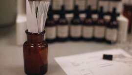 Tras el éxito de las dos primeras ediciones, la Academia del Perfume abre una nueva edición de su programa de mentoría Nariz de Oro con 7 becas para jóvenes talentos perfumistas