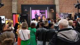 Colour World 2025 celebra su 10º aniversario reuniendo a los mejores coloristas del mundo en un evento vibrante y educativo en Londres. Dos días de inspiración, creatividad y comunidad en torno al arte del color