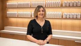 Con una carrera profesional vinculada a I.C.O.N. desde sus inicios, esta brillante coach de las áreas de Cataluña y Aragón, sigue contagiando su energía y vitalidad en los salones que confían en su ambiciosa y global visión de negocio