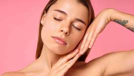 Ni la edad, ni el género, ni siquiera tu clasificación cutánea son tan importantes como te han hecho creer. pH, microbiota y manto hidrolipídico: el trío que deberías estar mimando según la facialista Esther Moreno