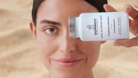 Un suplemento solar oral que no sustituye el SPF, sino que lo potencia desde dentro. Con la mayor concentración de niacinamida del mercado y una combinación de antioxidantes, vitaminas y extractos vegetales, Oral Sun Protection actúa en 4 frentes