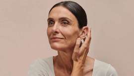 Este protocolo despigmentante que se sirve de las microinyecciones de ácido tranexámico, uno de los activos más eficaces para la eliminación de las manchas, se convierte en la opción más rápida, eficaz y segura durante los días de verano