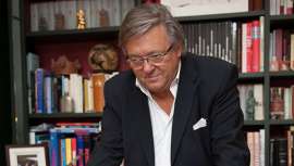 El mundo de la peluquería despide a una de sus grandes figuras. Franck François, visionario y fundador del grupo Vog, ha fallecido a los 75 años