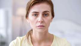 Esa sensación de cara vacía tras adelgazar rápidamente es más común de lo que se piensa. Así lo explica Eva Collar, esteticista y fundadora de los Centros de Estética Marquessa y qué es lo que se puede hacer para combatirlo