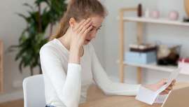 El 2025 golpea con fuerza a la cosmética: despidos y recortes sacuden a España y América Latina, reflejando la fragilidad de un sector que parecía blindado