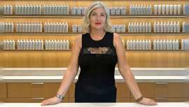 La carismática coach de I.C.O.N. en las regiones de Alicante y Murcia, nos habla de las claves que conducen al éxito de un salón de peluquería, de su dilatada experiencia en el sector y de la pasión indiscutible que siente por su trabajo