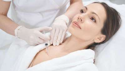 El Dr. Carlos Gómez explica cómo evitar la 'piel de pergamino' en el escote tras el verano