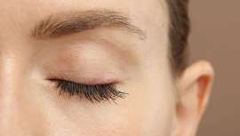 Al igual que el cabello, las cejas y pestañas también sufren esa caída estacional muy típica tras el verano