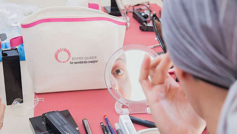 Un estudio de la Fundacin Stanpa destaca que la cosmtica y la comunicacin digital mejoran la autoestima de las mujeres con cncer