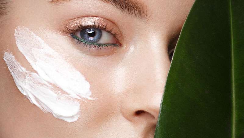 Ingredientes bajo la lupa: la dermatloga Ins Escandell analiza las sustancias ms polmicas en cosmtica