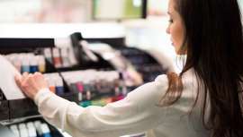 La industria de la belleza vive una nueva era híbrida en la que tecnología, emoción y cercanía se entrelazan para transformar la experiencia de compra