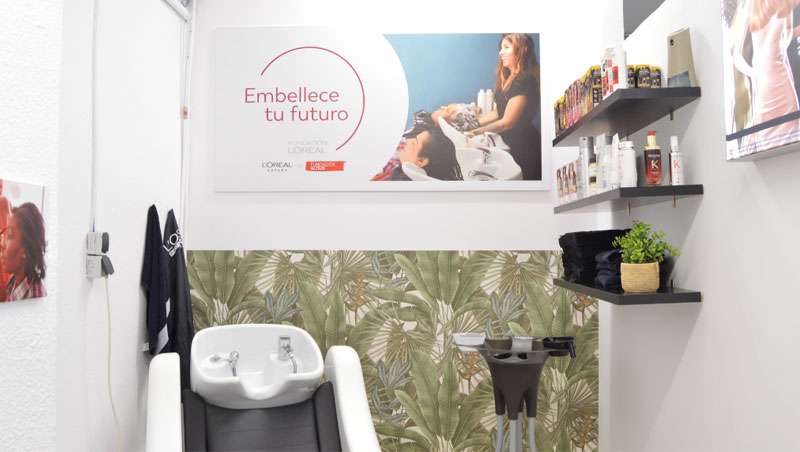 Un saln solidario en Orriols impulsa la insercin laboral a travs de los cuidados estticos