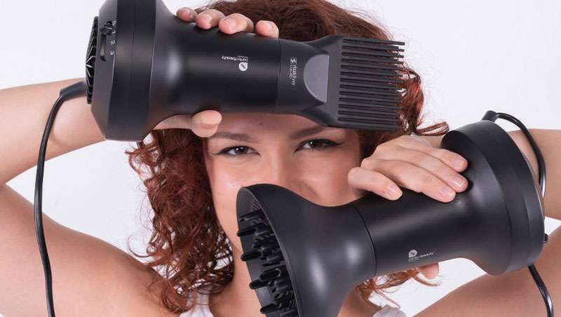 Diz adeus ao frizz e exibe caracóis definidos com o novo secador iónico 3 em 1
