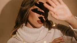 El maquillador David Francés señala al labial como el aliado clave para brillar en Navidad con looks versátiles y sin complicaciones