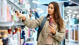 En el mercado francés, la belleza y la perfumería logran un leve repunte en noviembre, aunque insuficiente para compensar un año marcado por la caída de ventas y la debilidad del tráfico en tienda