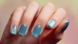 As unhas cat eye e os designs 3D regressam nesta primavera numa abordagem minimalista, com acabamentos mate e efeito veludo como protagonistas