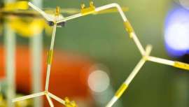 La prohibición del Ciclopentasiloxano (D5) en cosmética: guía práctica para profesionales de la belleza