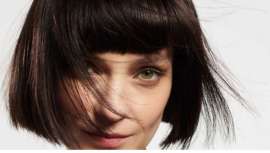La línea de cuidado para cabello coloreado combina tecnología protectora, hidratación y reparación para preservar la luminosidad y la intensidad del color lavado tras lavado.