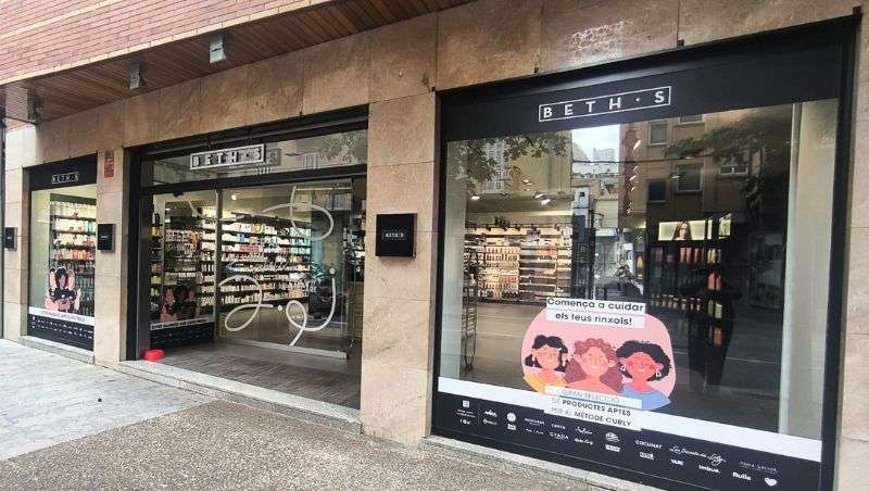 Beth's Hair supera las 80 tiendas, inaugura su primera flagship y llega a Salamanca