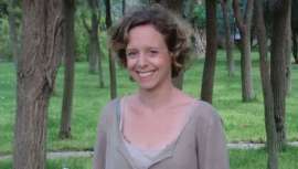 Después de una experiencia profesional de más de siete años en laboratorios de I+D de cosmética, Marion Sergent ha emprendido la creación de talleres artesanales para la fabricación de cosmética natural y ecológica