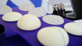 Ya son veinte los casos de cáncer de pecho en portadoras de prótesis PIP, aunque por ahora no se ha podido establecer una relación directa entre el uso de estos implantes y el desarrollo del cáncer