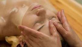 Los que lo practican dicen que el Ayurveda es un modo de vida que dicta cómo mantener y proteger la salud a la vez que enseña cómo curar las enfermedades y aumentar la longevidad