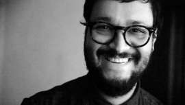 Se inició profesionalmente al terminar la educación básica. Comenzó a ser conocido cuando en Polo Pelo le dieron la oportunidad de mostrar su trabajo. Hoy, Xavi García es propietario del Salón 44, uno de los centros más vanguardistas de Madrid