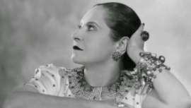 Hace más de un siglo una joven emprendedora decidió crear su propia marca cosmética. Hoy, Helena Rubinstein se ha convertido en una firma de lujo, y su creadora en toda una leyenda