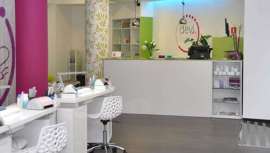 La firma inaugura el salón de belleza Devi Ungles, que ofrece formación tanto a profesionales que necesiten reciclaje de sistemas de uñas y extensiones de pestañas como a noveles que quieran iniciarse en estas especialidades
