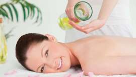 Las propiedades del fruto del árbol de marula son muchas y muy diversas. El aceite extraído es rico en antioxidantes y ácido oléico, proporcionando a la piel una gran vitalidad y una hidratación intensa 