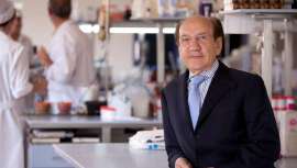 Empezó en el mundo de la peluquería como profesional. Como empresario no tiene miedo a casi nada y dedica a sus negocios mucha ilusión, mucho tiempo y muchas ganas. El presidente de Salerm Cosmetics nos ofrece su particular visión sobre el sector