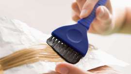 Ingrediente principal de los tintes permanentes, también forma parte de algunos tintes vegetales como la henna. Las alergias a esta amina aromática aumentan cada año