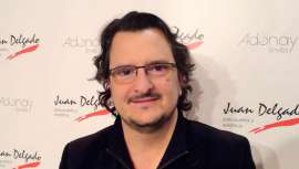 Con cuatro salones y un centro de formación en Sevilla, Francisco Javier Delgado lleva la profesión en la sangre. Para él, hay que arropar a los clientes para facilitarles la visita y que ésta sea un placer para ellos y no una obligación