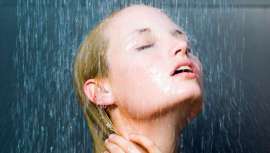 El último grito en tendencias hipster-ecosaludables y que aboga por lavarse la cabeza solo con agua del grifo