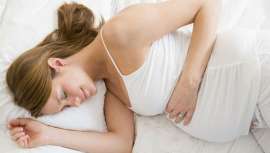 Algunas mujeres embarazadas pueden experimentar un crecimiento fortalecido del cabello y las uñas, con un pelo más grueso y brillante. Sin embargo, otras pueden sufrir lo opuesto: debilitamiento, resequedad, cabello quebrado y falta de brillo