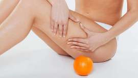 El 90% de las mujeres mayores de 15 años la sufren en silencio, y con el verano, son miles los tratamientos, dietas, y cremas que se promocionan como anti-celulíticos. Este mes te ofrecemos unos pequeños consejos para acabar con ella.