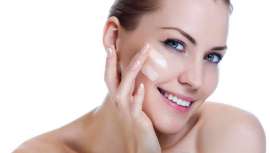 Componente esencial de múltiples cremas hidratantes, ¿cómo actúa exactamente la urea sobre la piel?