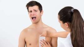 Ellas los prefieren sin vello en el cuerpo, sobre todo en la zona de la espalda y los hombros