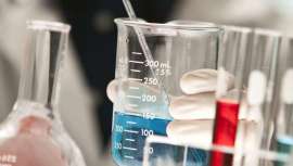 Aunque no se ha demostrado de forma definitiva su toxicidad, la alarma social ha llevado a muchas firmas a retirar y sustituir los parabenos de sus productos. ¿Es real el riesgo?