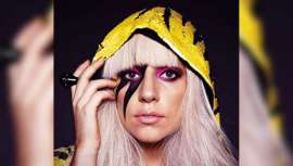 La artista ha añadido este peculiar complemento a su rutina de belleza matinal, tensando así la piel de su rostro